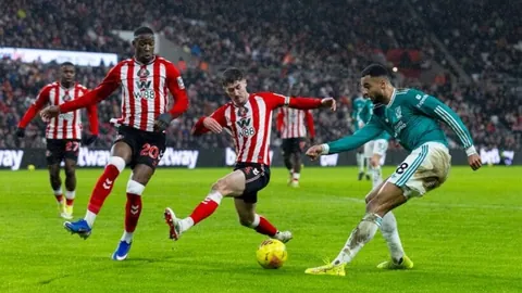 王曼昱被盖粉恶评引发视频热议，回应激增至306条